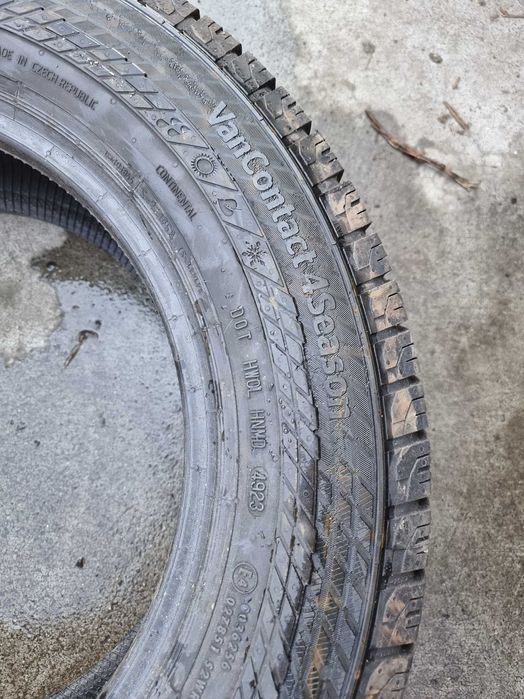 Opony 2 szt. 215/65/16C 2023 r. Continental VanContact 4Season 7,8 mm