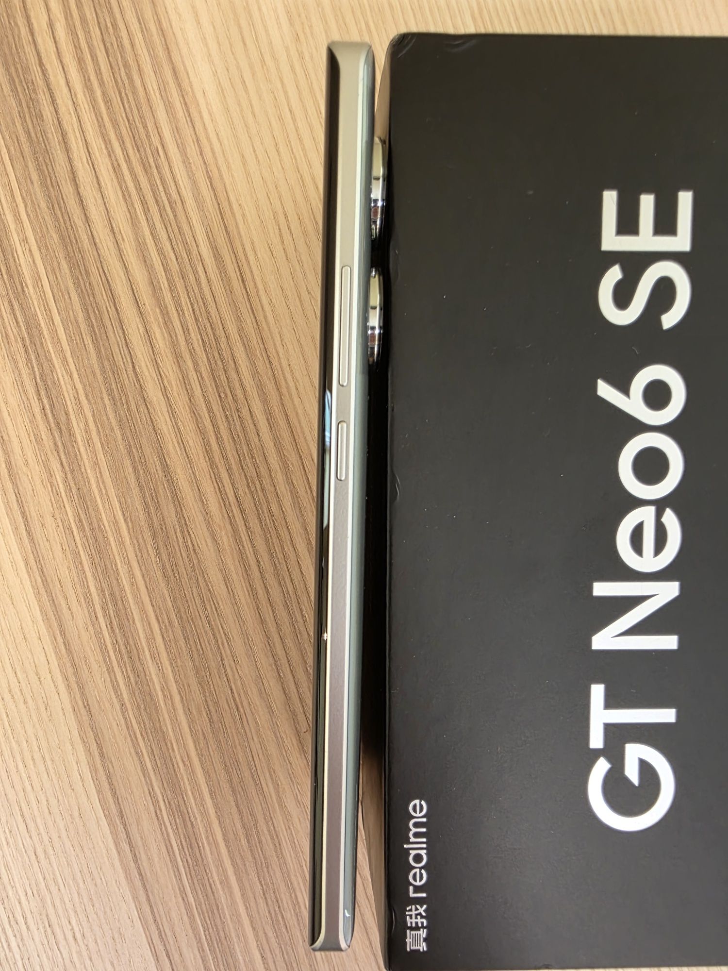 Realme GT Neo 6 SE 8/256Gb Snapdragon 7+ Gen3 AMOLED 120Hz