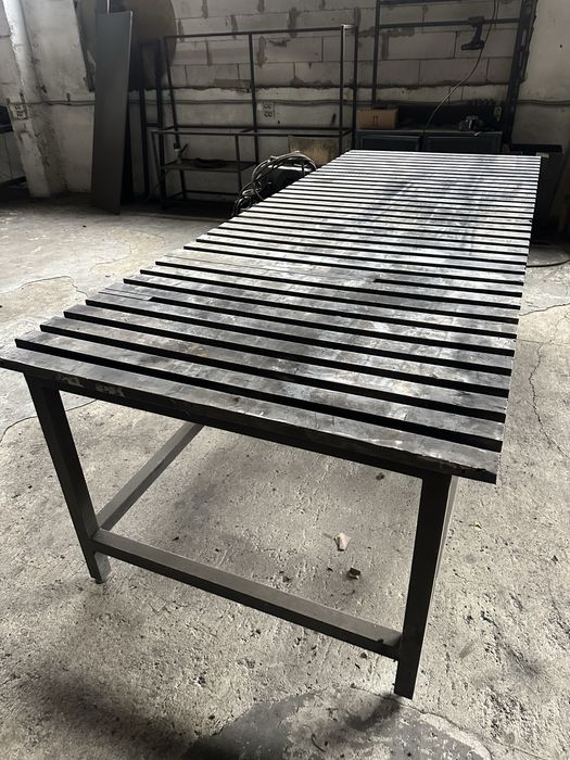 Столи для зварювальних робіт.