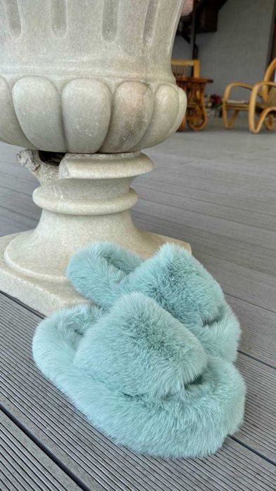 Тапочки з еко хутра, хутряні тапочки, трендові модні тапочки пухнасті