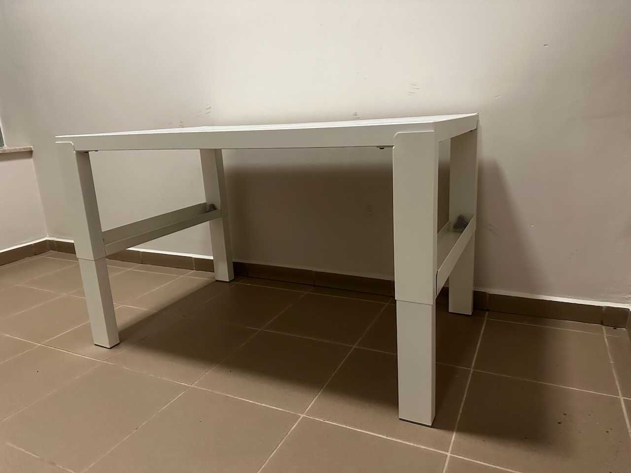 Biurko dziecięce IKEA plus krzesełko