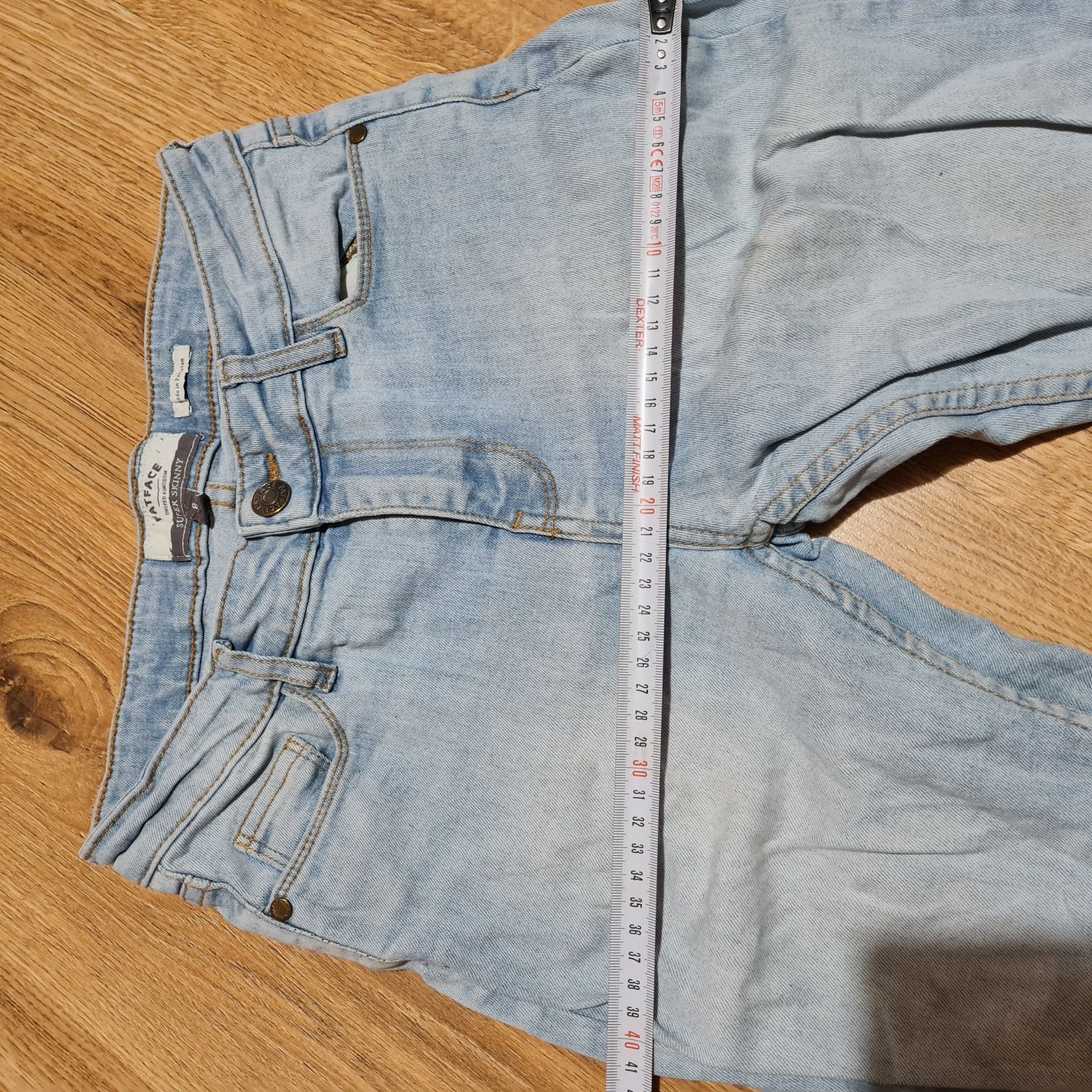 Fatface spodnie jeansowe dżinsy przecierane jasne super skinny r. 8 S