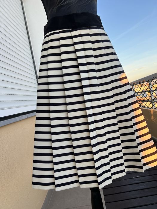 Saia listrada. Elegante.