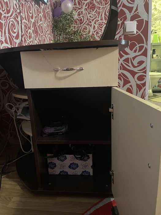 Продам тумбу з дзеркалом