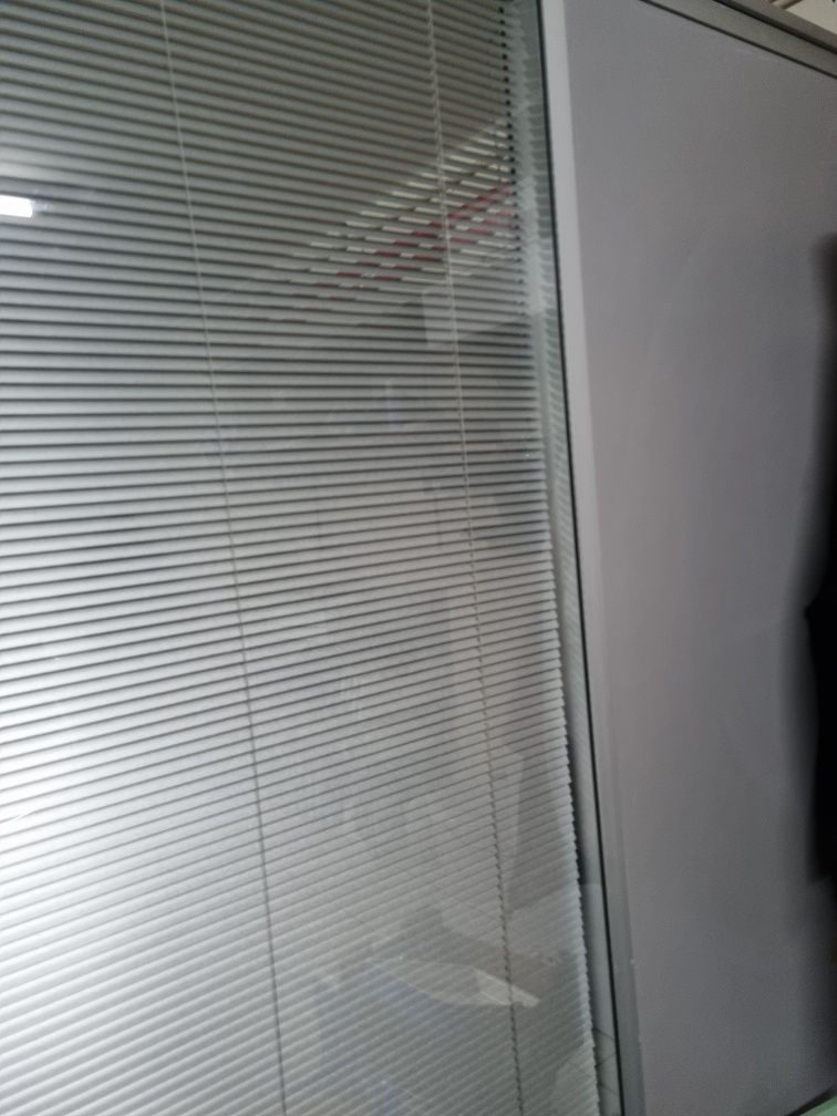 2 Vidros de divisórias em aluminio