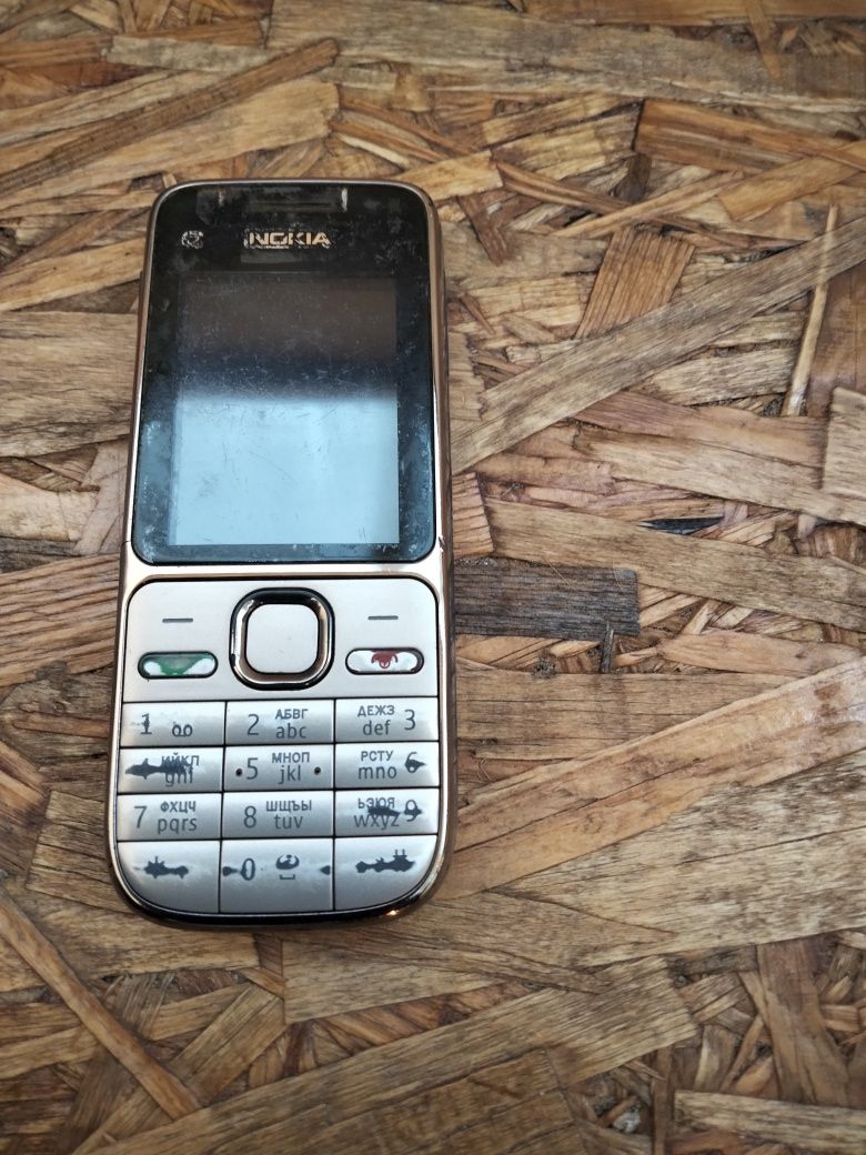 Продам мобильный телефон Nokia c2-01