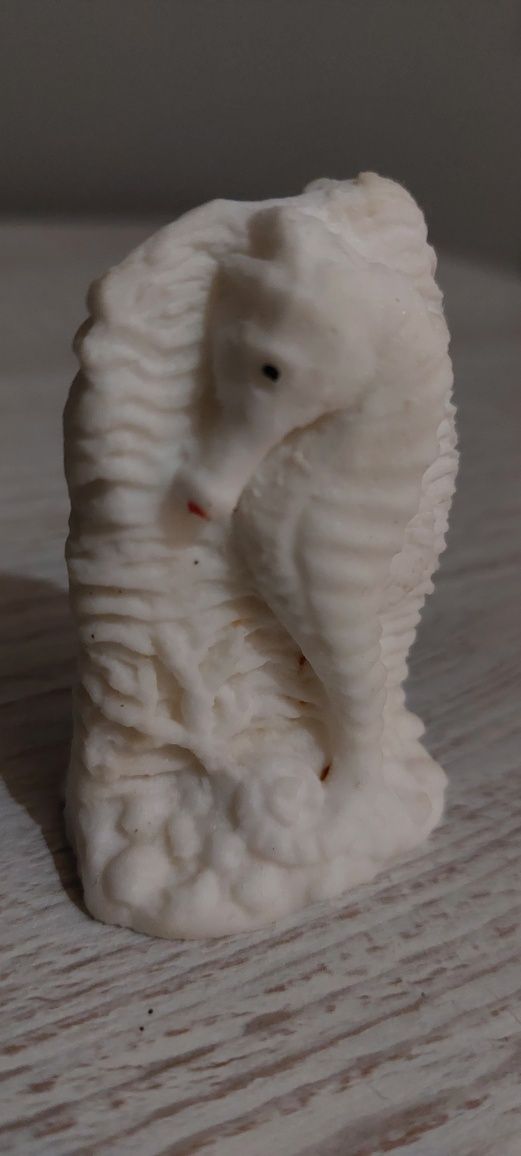 Konik morski figurka, statuetka biała