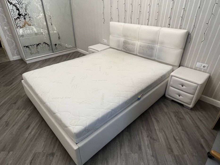 Ліжко 164*200 і тумбочки. САМОВИВІЗ
