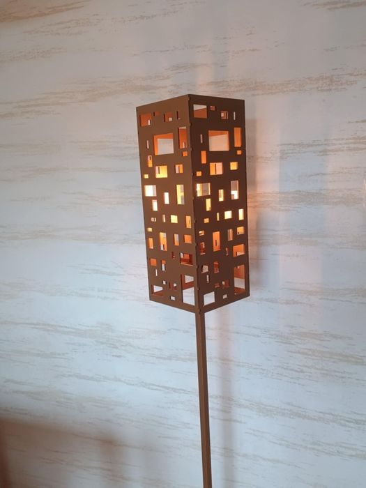 Lampa geometryczna stojąca