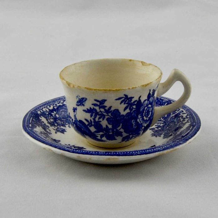 Chávena de Café e pires em faiança da Fábrica Gilman Sacavém