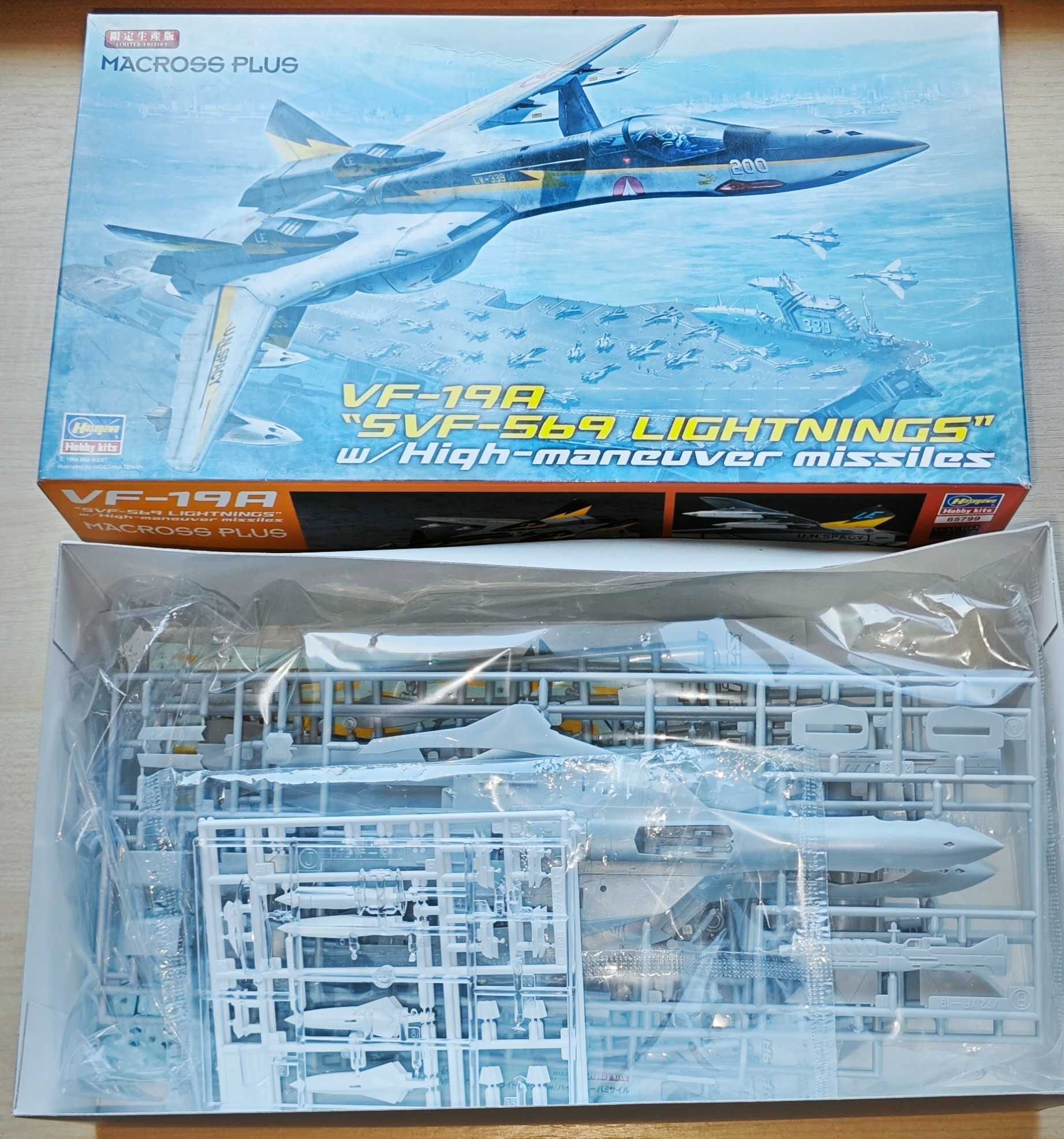 Збірна масштабна модель Hasegawa 65799 VF-19A "SVF-569 Lightnings"1/72