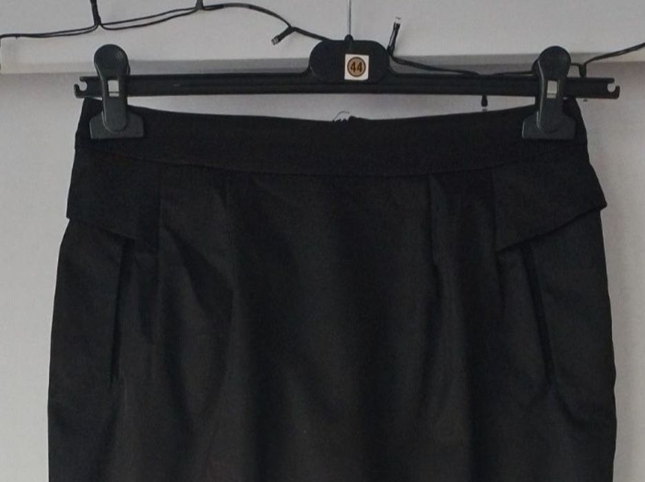 Czarna spódnica śliski materiał rozm S