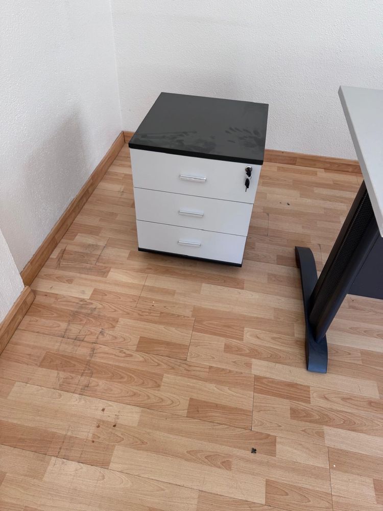 Secretarias e Cadeiras como Novas