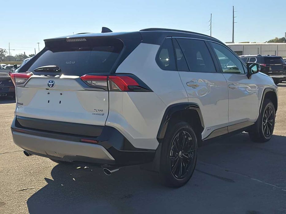 Toyota RAV4      2024