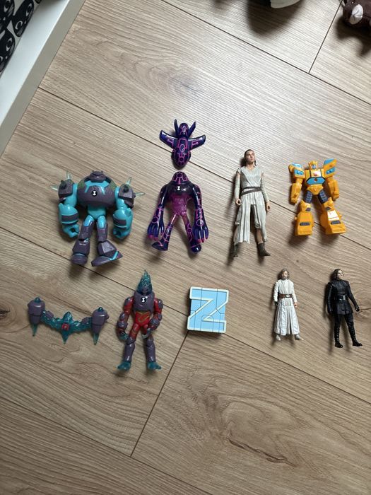 Figurki do zabawy lub kolekcjonerskie