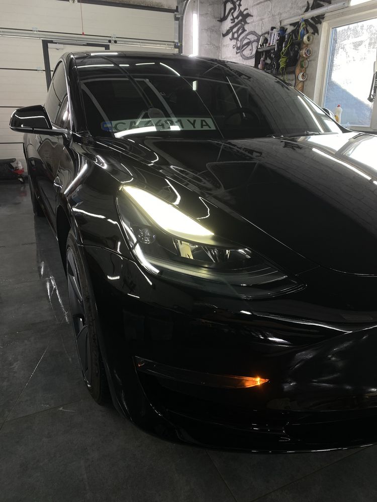 Tesla Model 3 2023 року Rest