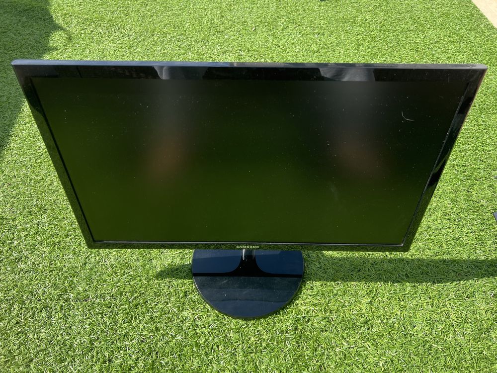 Monitor Samsung 22 polegadas com suporte de secretária