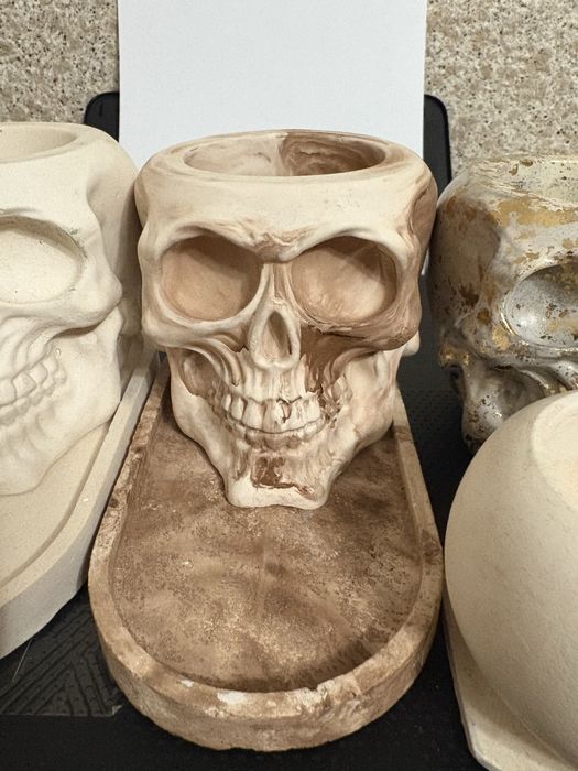 Кашпо з гіпсу у блт якому стилі