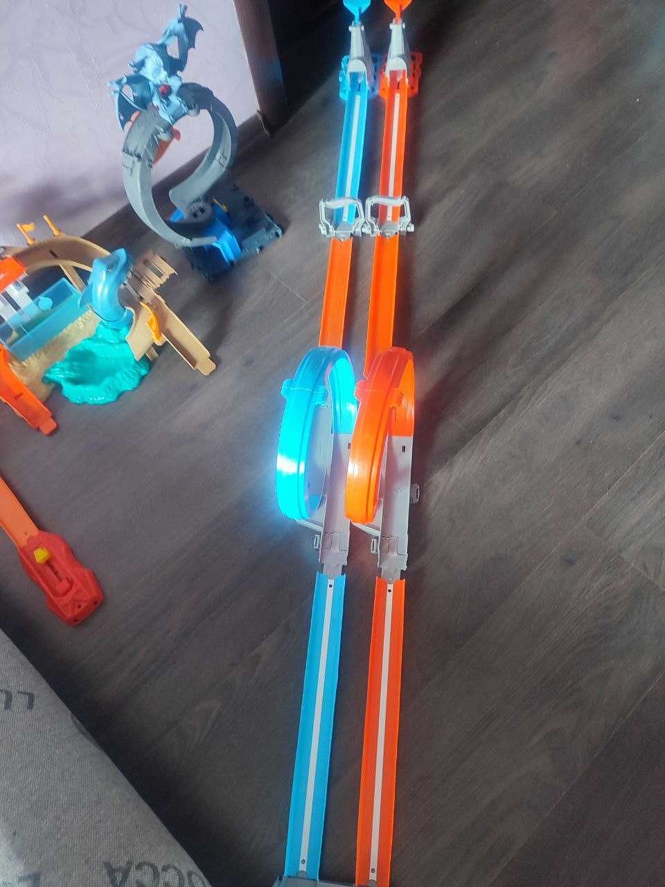 Продаются одним лотом треки Hot Wheels
