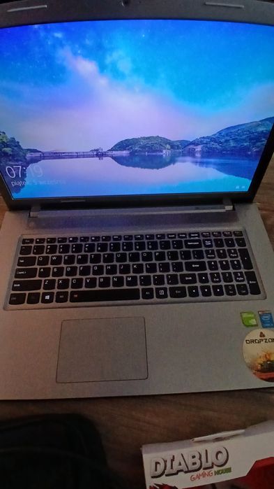 Laptop Lenovo 17cali plus akcesoria