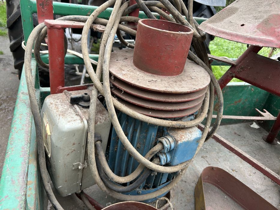 Śrutownik Bąk Rozdrabniacz pszenicy paszy NOWY silnik elektryczny SITA