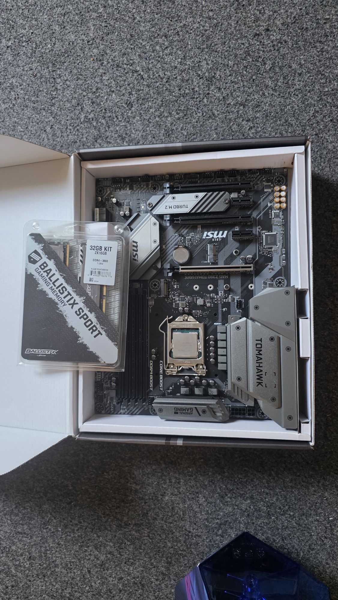 i9 9900k + MSI z390 + 32GB DDR4 + win11