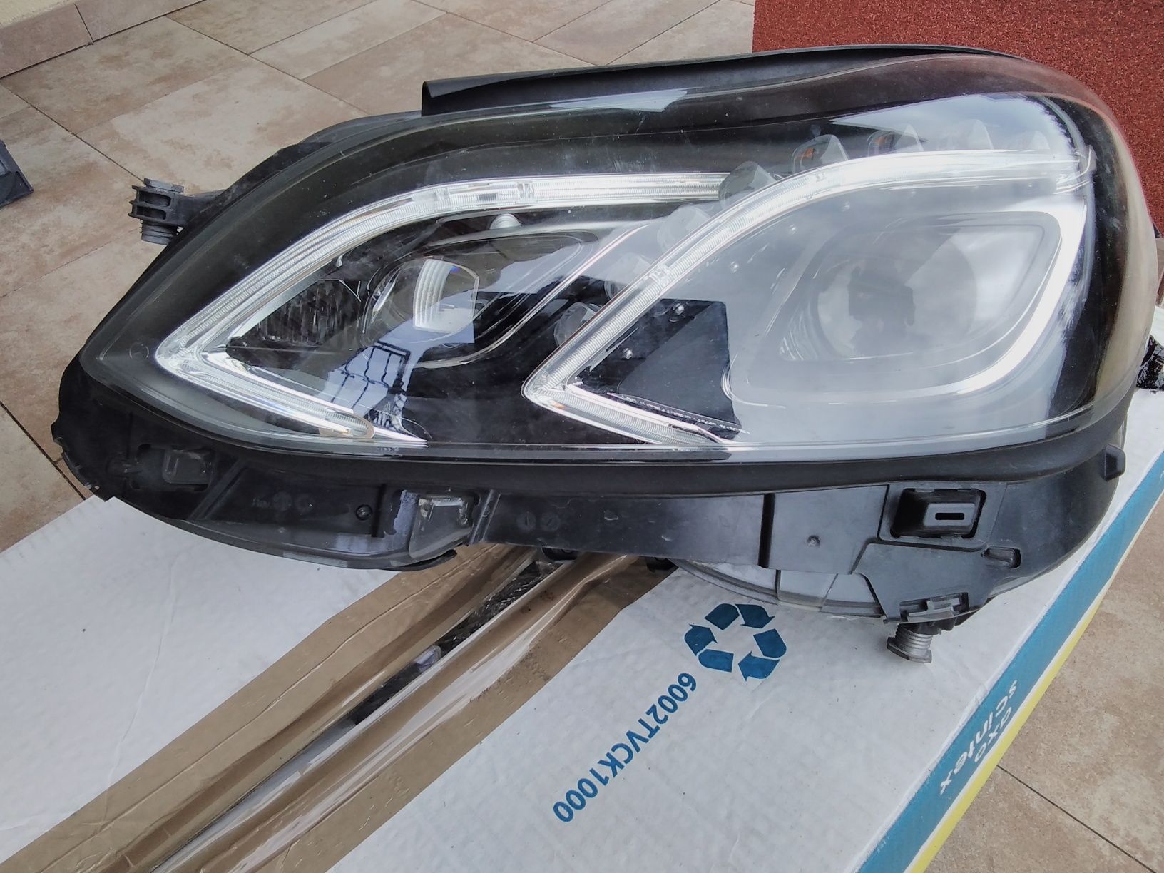 Lampa FUL LED Mercedes w 212 lewa
