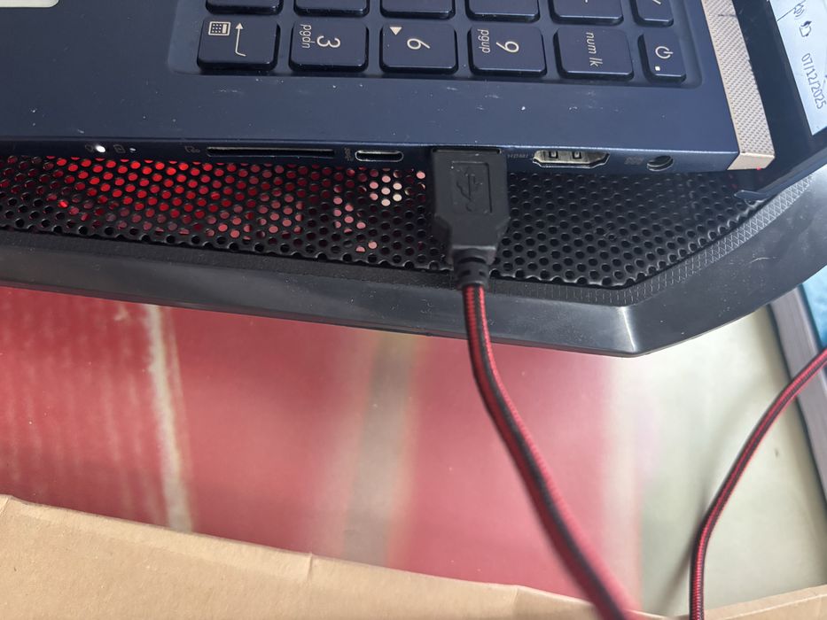 Conjunto Teclado + Rato + Base de Arrefecimento – Como Novos