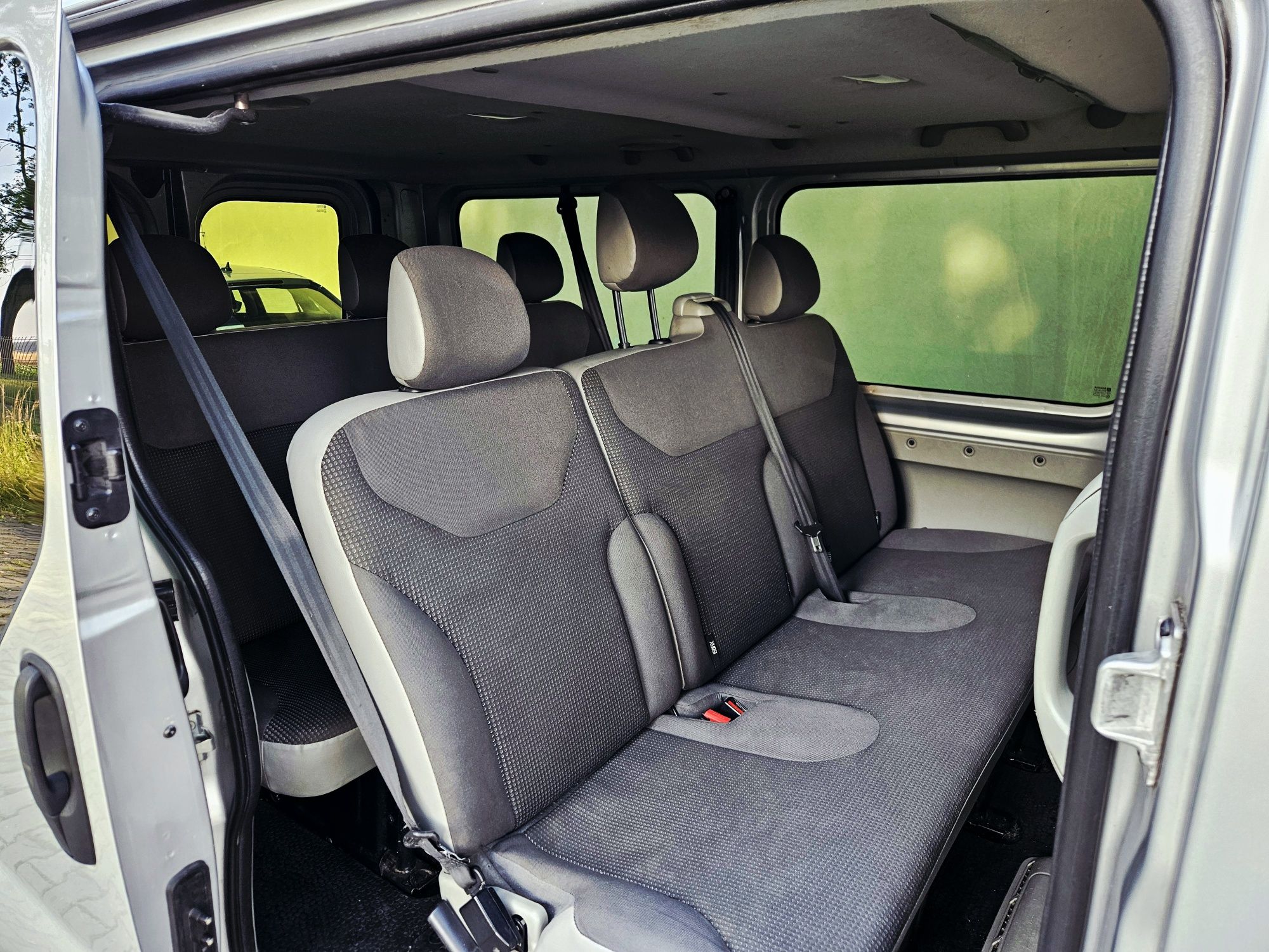 Wynajem Busa 9 osobowego Opel Vivaro Long  + hak