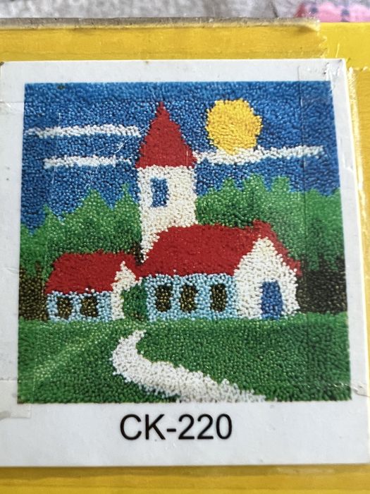 Подушка для рукоделия. Ковровая техника.