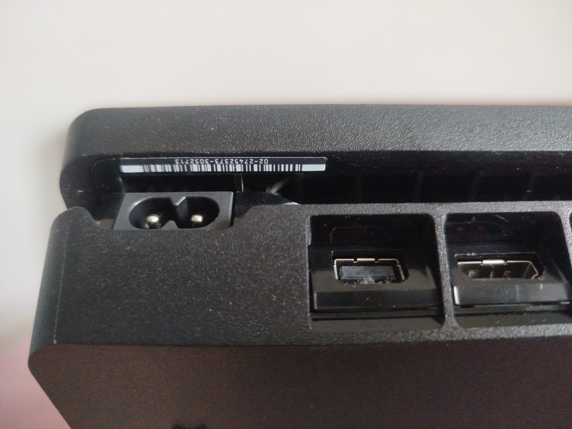 PS4 Slim 500GB + kolorowy pad + kabel – sprawna, od ręki!