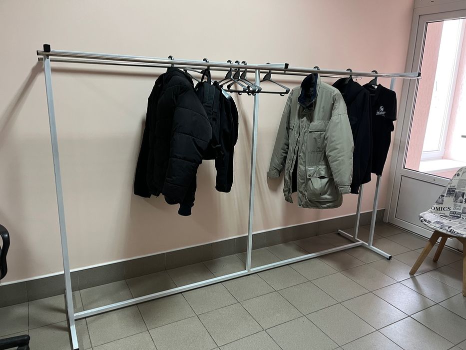 Обладнання для продажу одягу