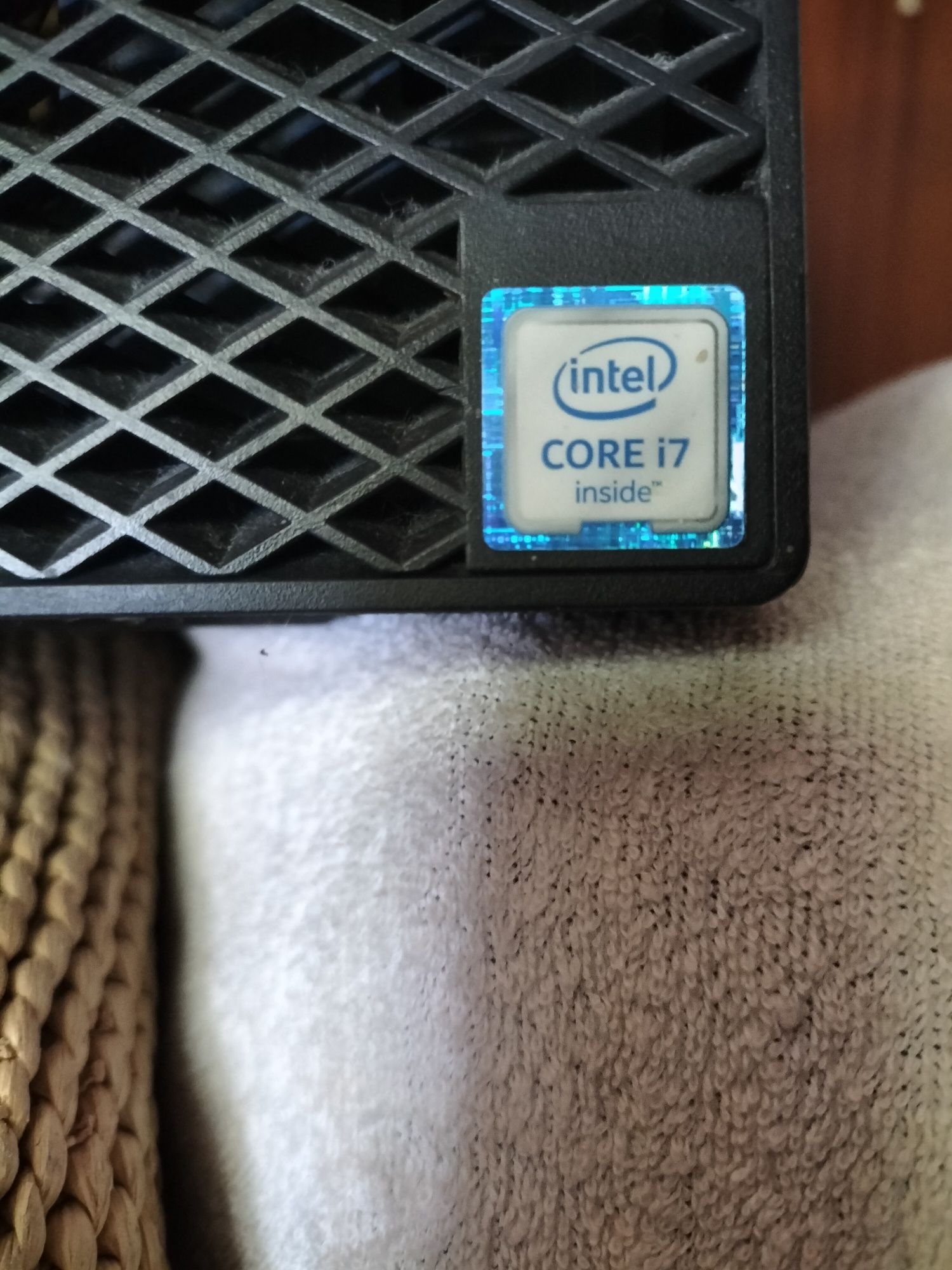 Monitores de computador (LG e Samsung) e torre Intel i7