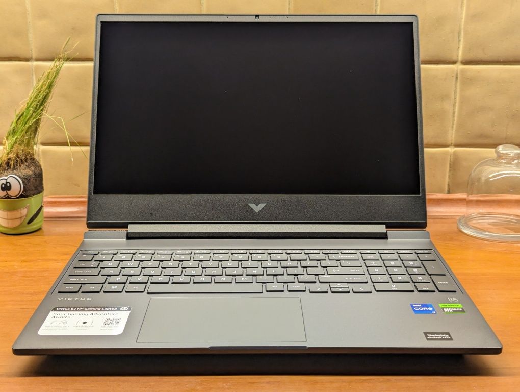 HP Victus, 15,6" ips 144 Hz,  i7-13700H, 16 RAM, 1 Tb, RTX 3050 (6 gb)