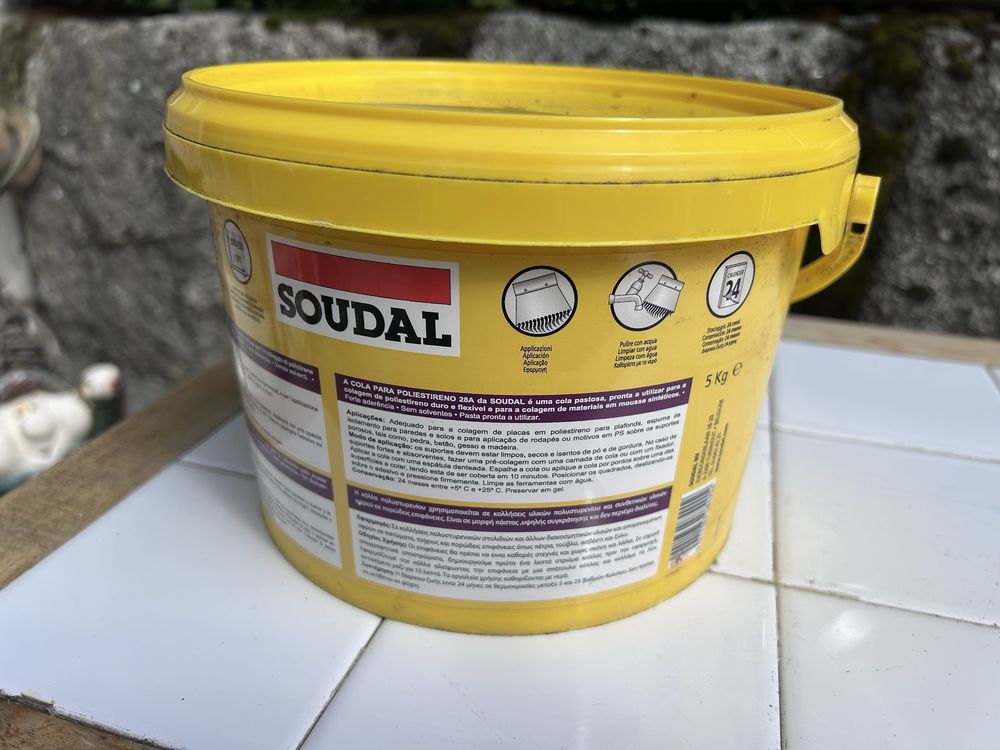 Cola  para  plcas ou ripas poliestireno , marca Soudal