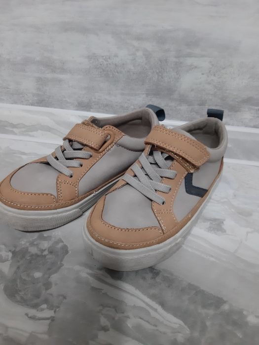 Віддам безкоштовно взуття на хлопчика