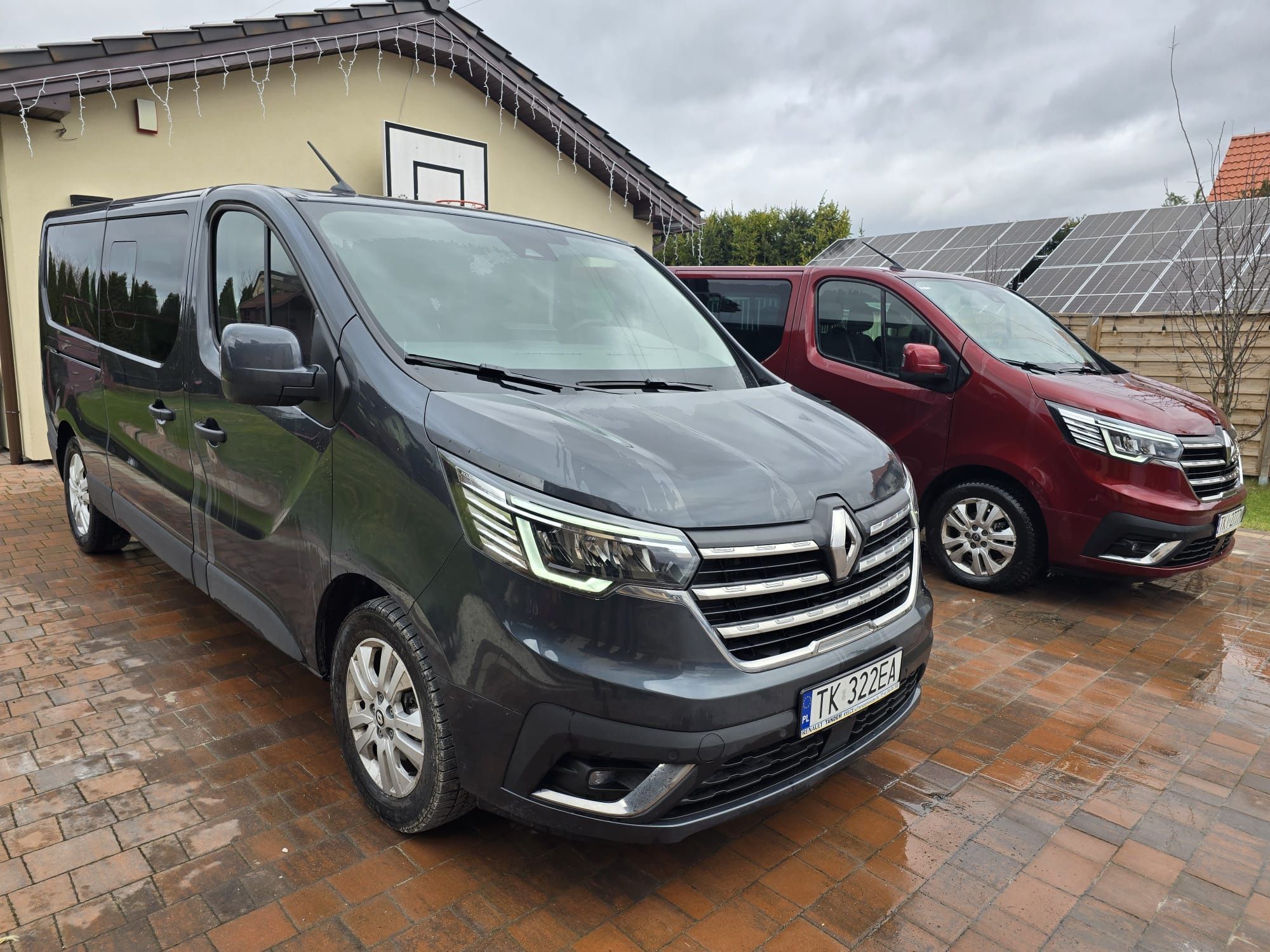 Wynajem wypożyczenie busa 9 osobowego Renault Trafic 2.0 Dci automat