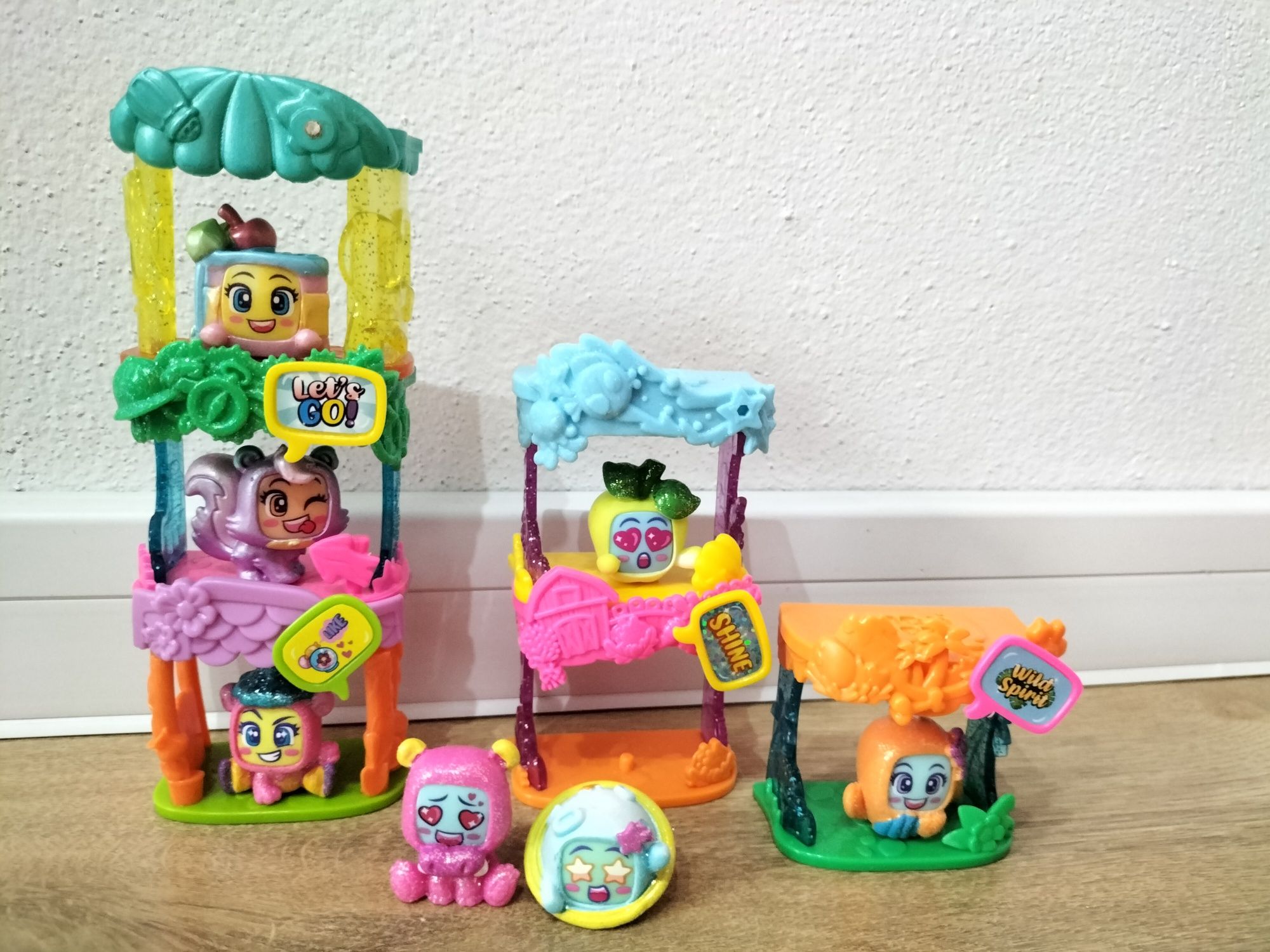 Moji pops 6 domków i 7 unikatowych figurek