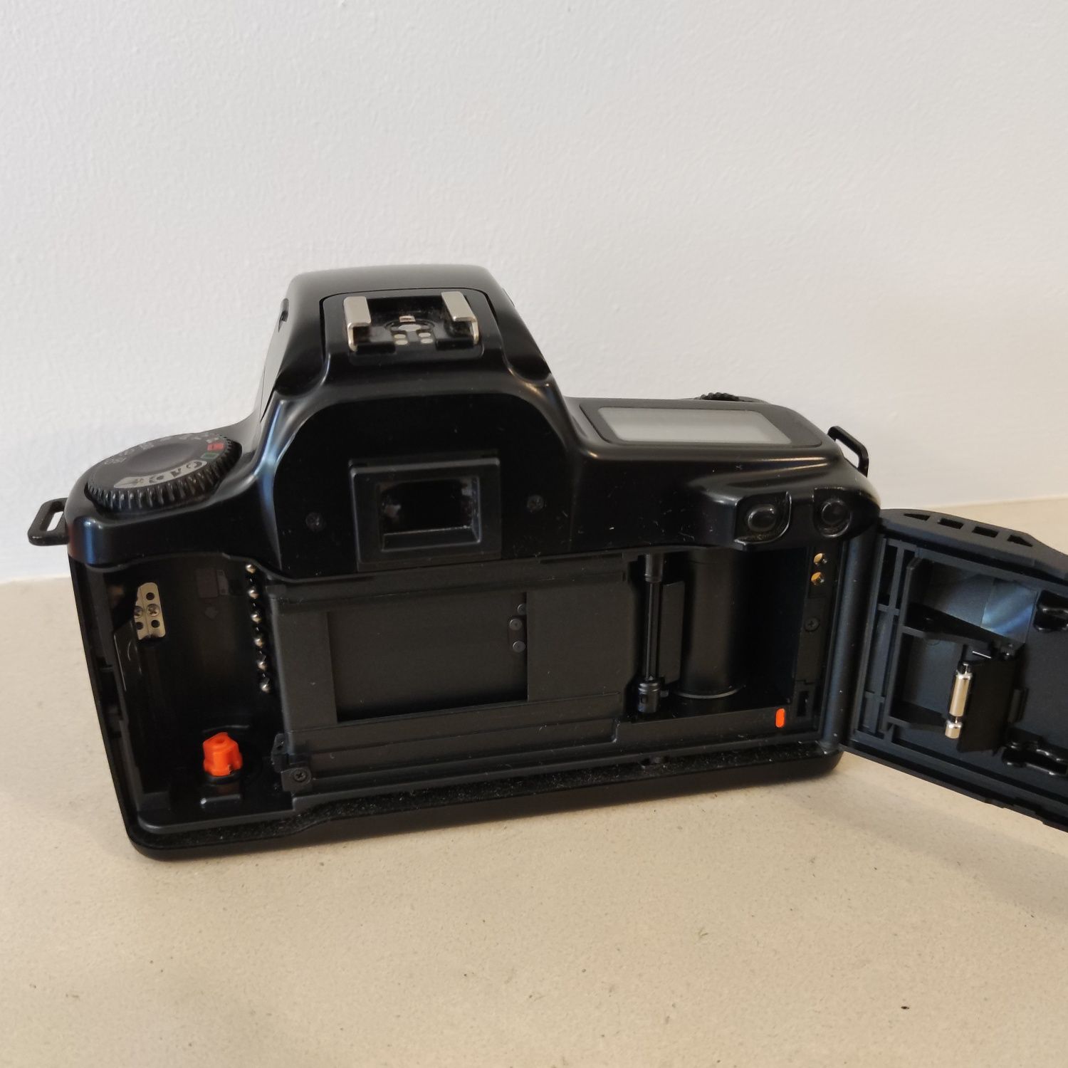 Canon EOS 1000F "black version" (CORPO) SLR de rolo / filme 35 mm