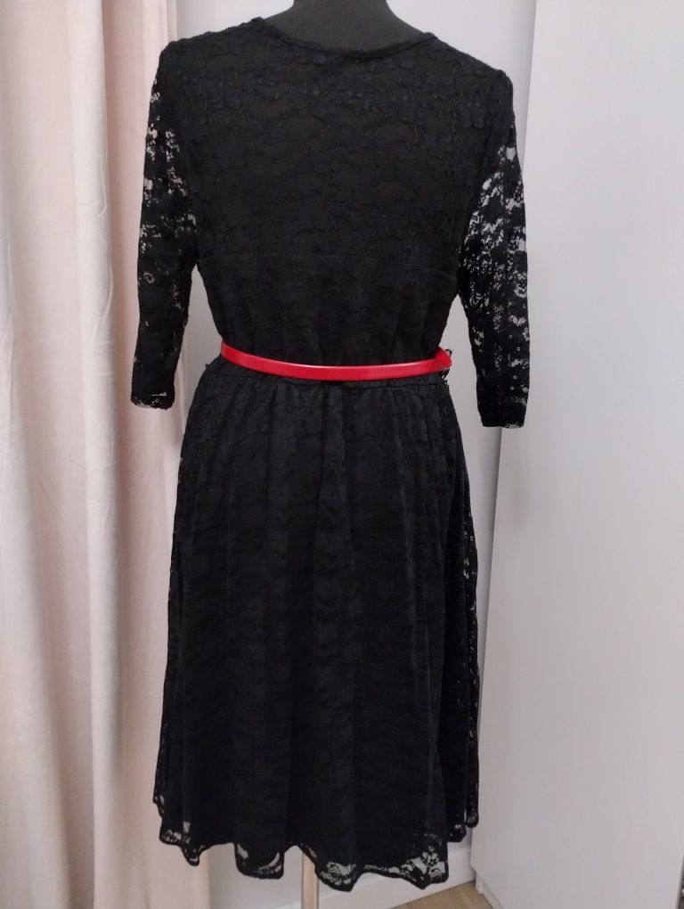 Czarna koronkowa sukienka r. 44