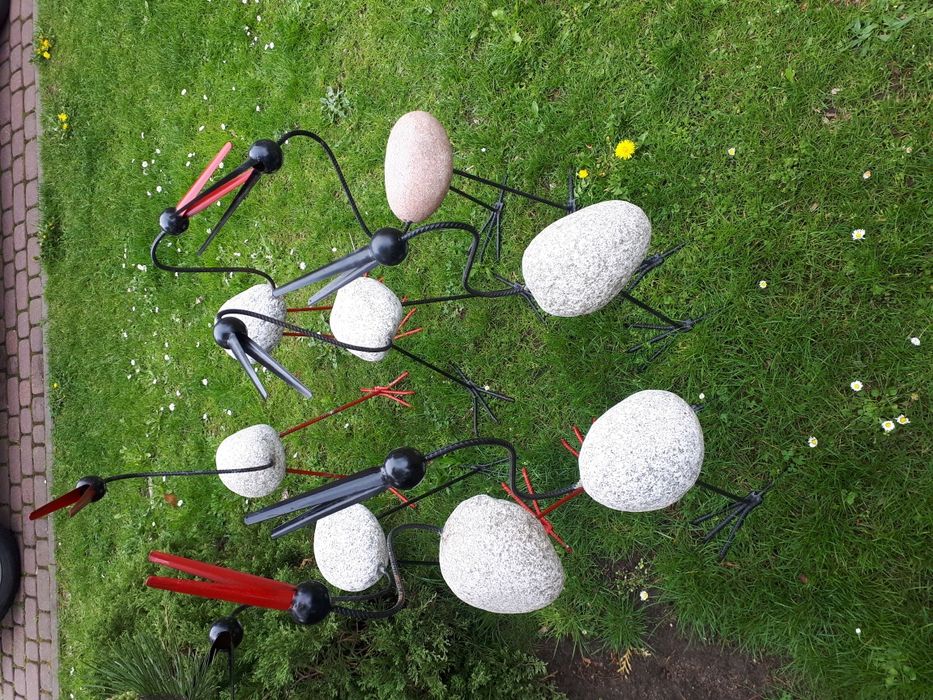 Ptak z kamienia bocian rzeźba do ogrodu