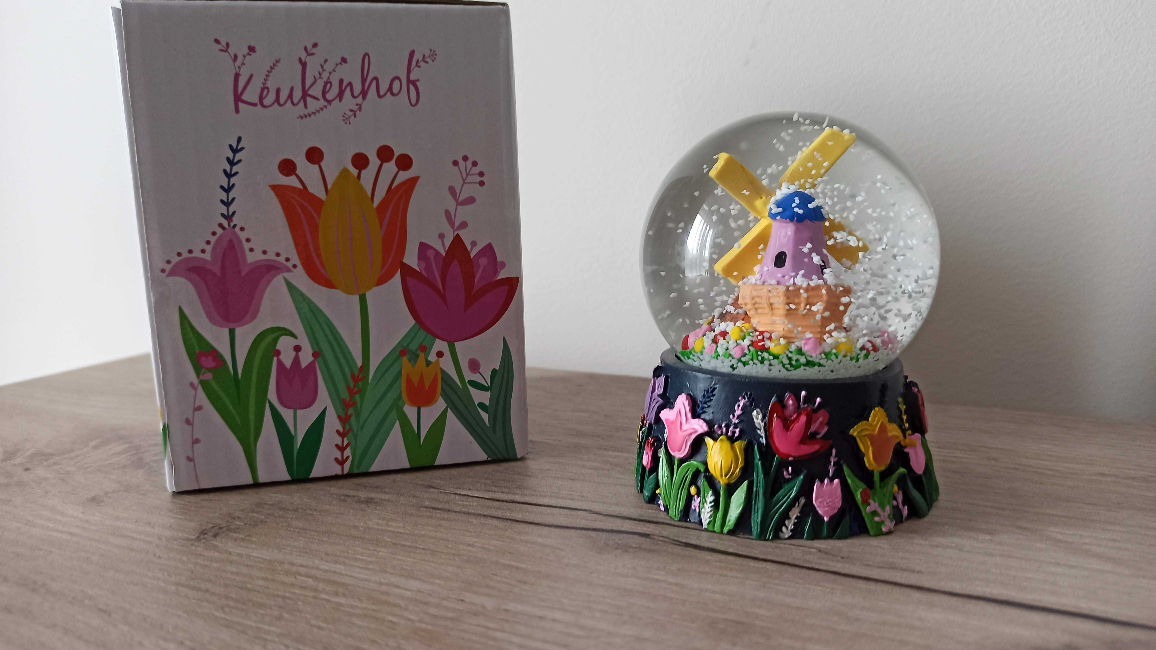 Szklana kula z motywem wiatraka - Keukenhof w Holandii