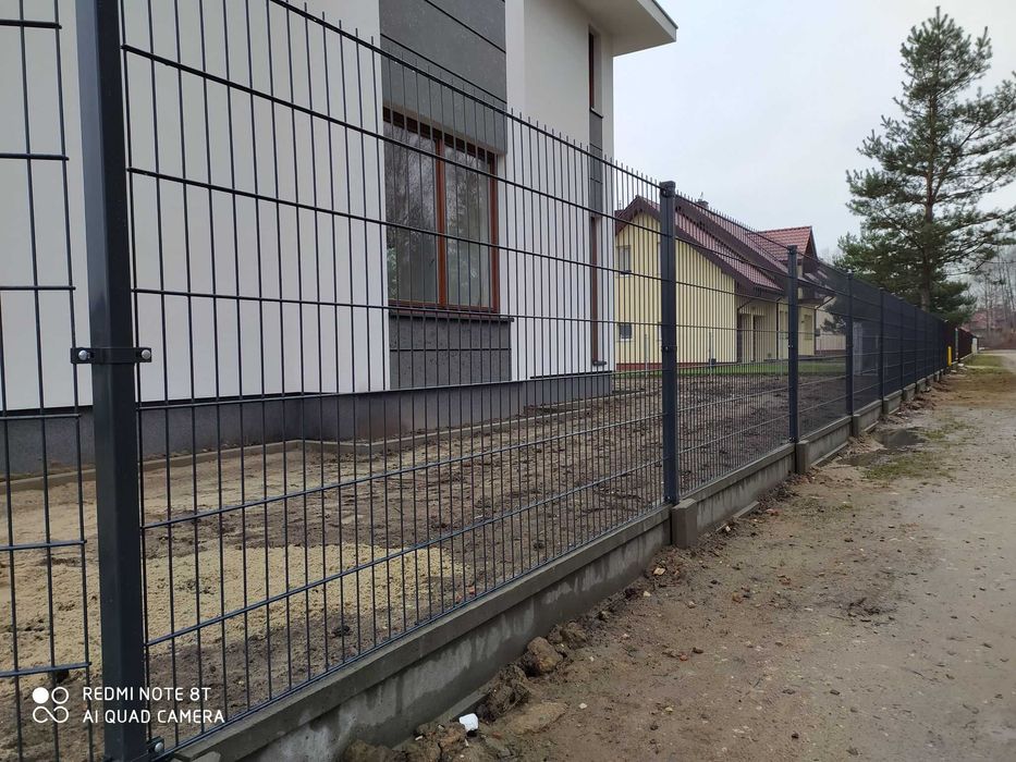 Ogrodzenie panelowe, podmurówka, montaż