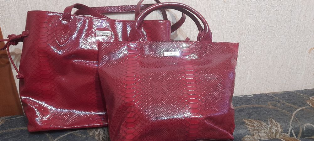 Сумка червона яскрава