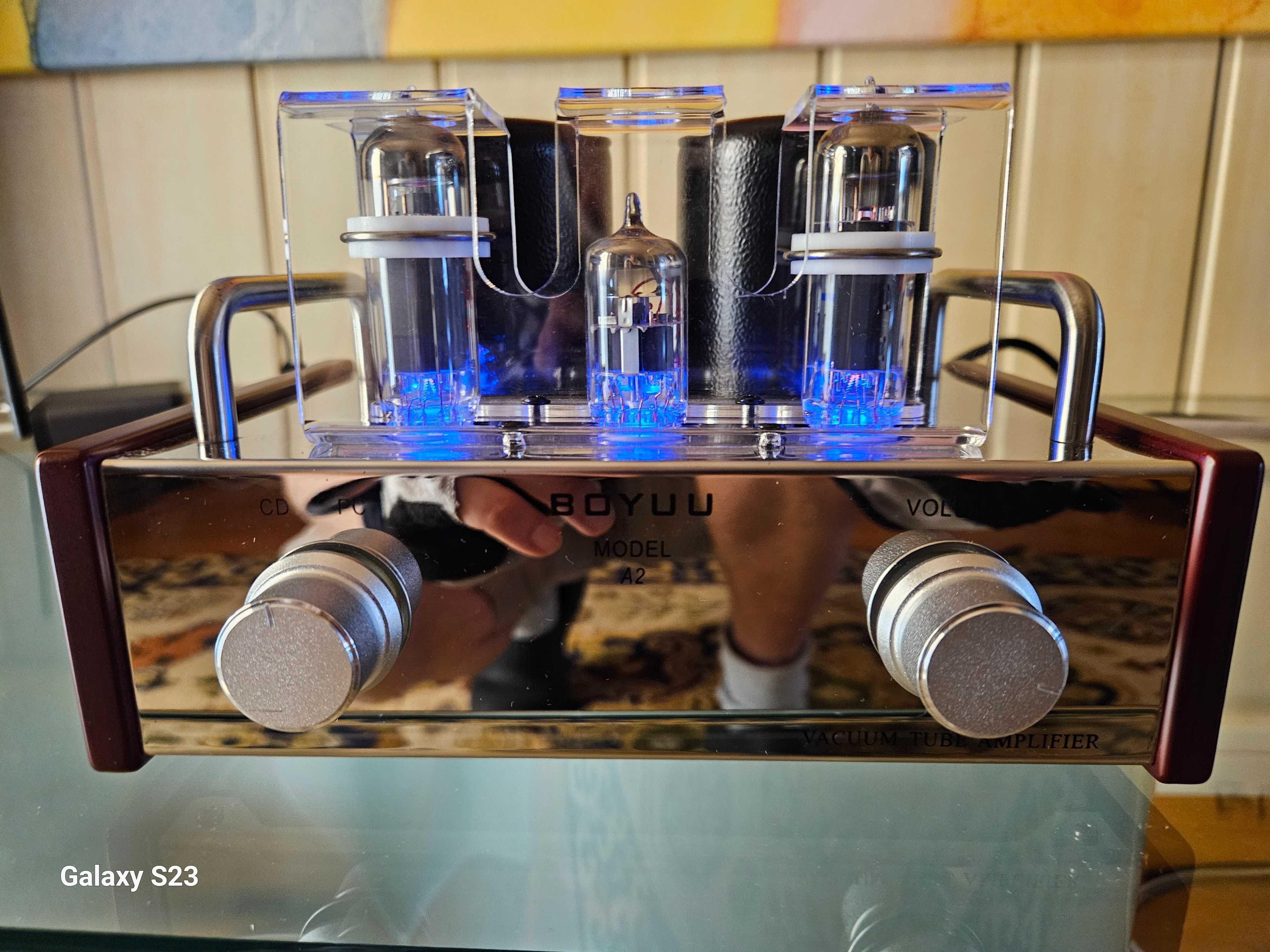 Amplificador Single Ended Triode (SET), marca Boyuu, classe A.