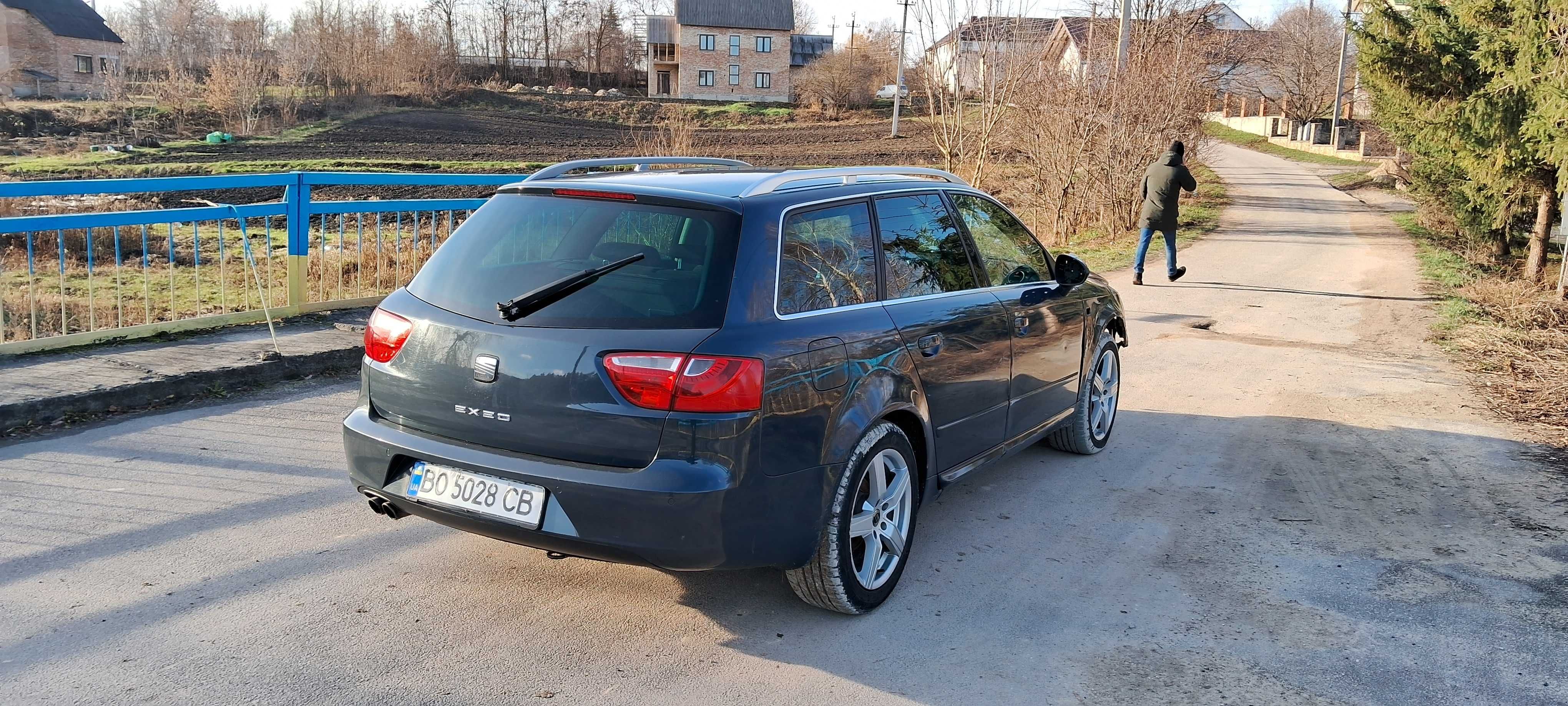 Seat Exeo (Audi a4 b8) 2010 рік 2.0 TDI на повному ходу було легке дтп