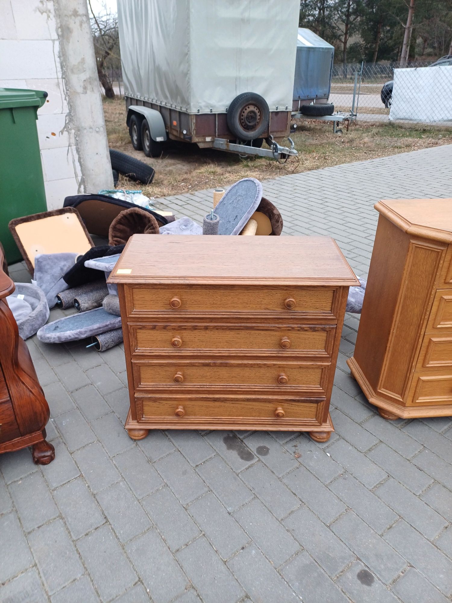 Mała komodka dębowa