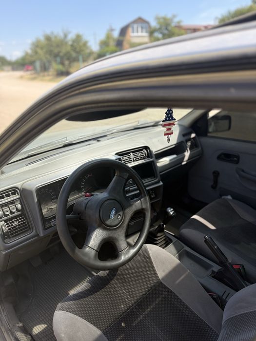 Форд сиэра в достойном состоянии на свои года возможен даже обмен