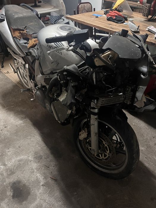 Honda VFR 800 acidentada