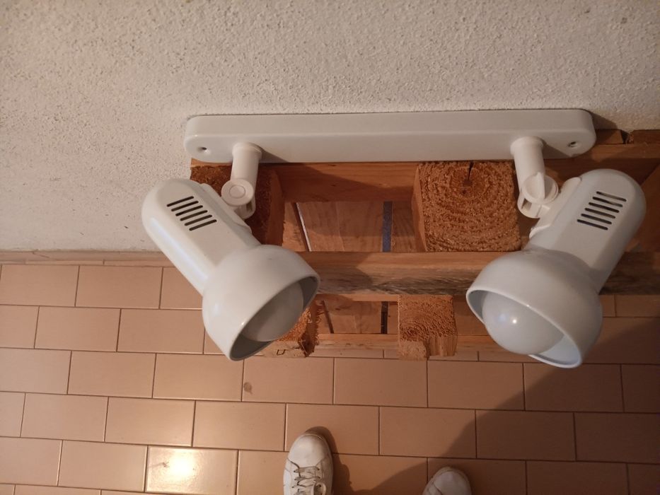 Vendo candeeiro de casa de banho